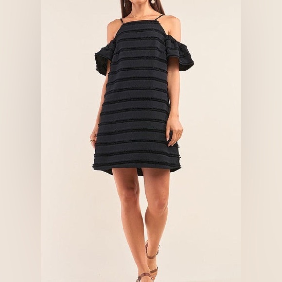 SUGAR + LIPS Off Shoulder Dress - Picture 4 of 9